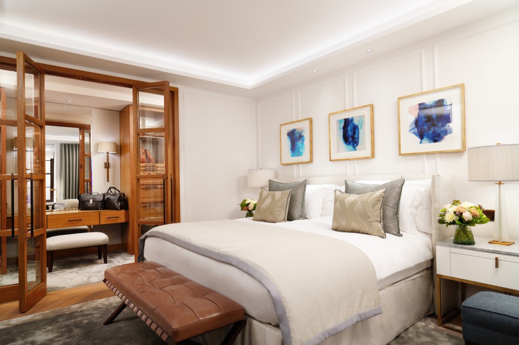 resized_corinthiahotel_the_london_suit_bedroom.jpg